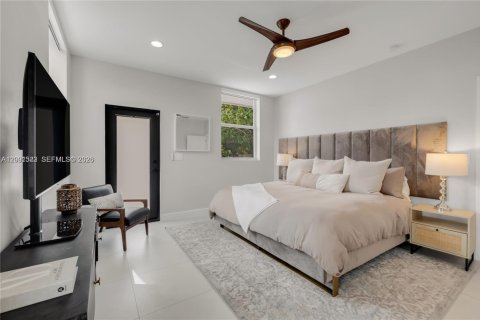 Villa ou maison à louer à El Portal, Floride: 5 chambres, 277.31 m2 № 2170254 - photo 26