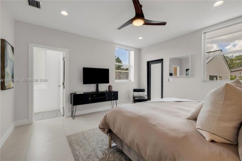 Villa ou maison à louer à El Portal, Floride: 5 chambres, 277.31 m2 № 2170254 - photo 29