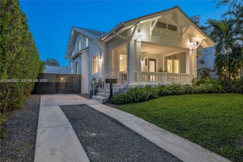 Villa ou maison à louer à El Portal, Floride: 5 chambres, 277.31 m2 № 2170254 - photo 13