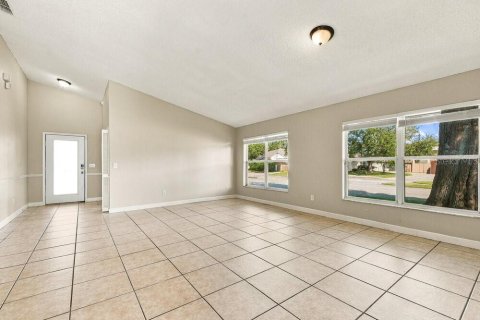 Villa ou maison à louer à Lake Mary, Floride: 3 chambres, 179.21 m2 № 2434522 - photo 7