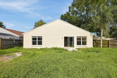 Villa ou maison à louer à Lake Mary, Floride: 3 chambres, 179.21 m2 № 2434522 - photo 16