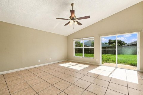 Villa ou maison à louer à Lake Mary, Floride: 3 chambres, 179.21 m2 № 2434522 - photo 5