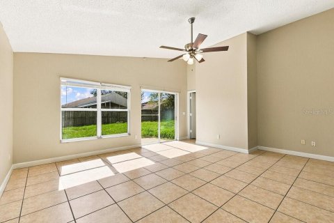 Villa ou maison à louer à Lake Mary, Floride: 3 chambres, 179.21 m2 № 2434522 - photo 4