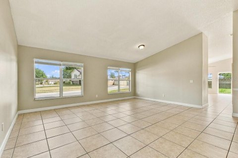 Villa ou maison à louer à Lake Mary, Floride: 3 chambres, 179.21 m2 № 2434522 - photo 6