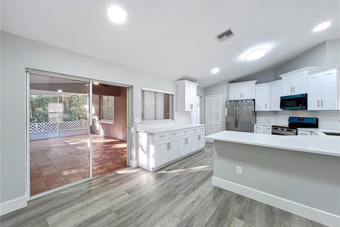 Villa ou maison à vendre à Oviedo, Floride: 3 chambres, 190.17 m2 № 2096944 - photo 8