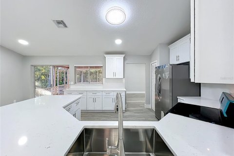 Villa ou maison à vendre à Oviedo, Floride: 3 chambres, 190.17 m2 № 2096944 - photo 6