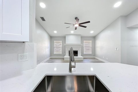 Villa ou maison à vendre à Oviedo, Floride: 3 chambres, 190.17 m2 № 2096944 - photo 12