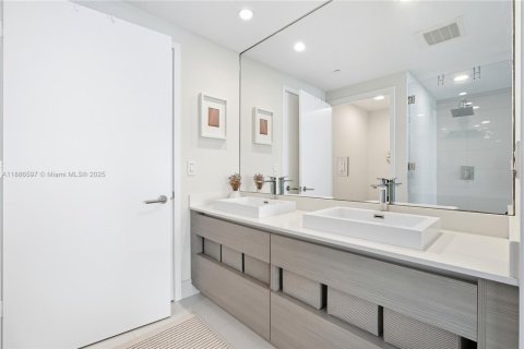 Copropriété à vendre à Miami, Floride: 2 chambres, 106.19 m2 № 1981766 - photo 17
