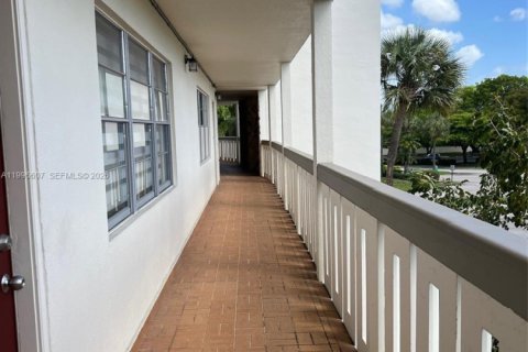 Copropriété à vendre à Coconut Creek, Floride: 1 chambre, 79.99 m2 № 2059320 - photo 4