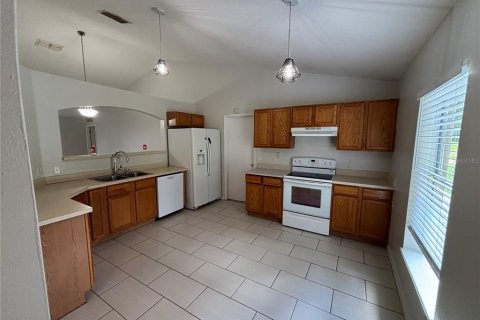 House in Poinciana, Florida 3 bedrooms, 129.88 sq.m. № 2277984 - photo 4
