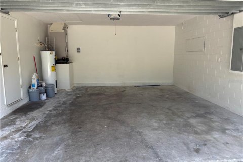 House in Poinciana, Florida 3 bedrooms, 129.88 sq.m. № 2277984 - photo 18