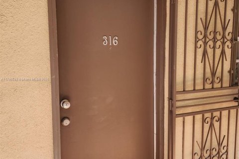 Купить кондоминиум в Хайалиа, Флорида 2 спальни, 82.68м2, № 1860274 - фото 8