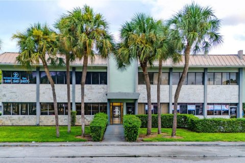 Immobilier commercial à vendre à North Miami Beach, Floride № 1945981 - photo 2