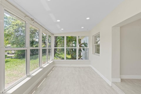 Casa en venta en Fort Lauderdale, Florida, 3 dormitorios, 104.24 m2 № 1758550 - foto 2