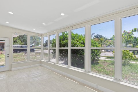 Casa en venta en Fort Lauderdale, Florida, 3 dormitorios, 104.24 m2 № 1758550 - foto 1
