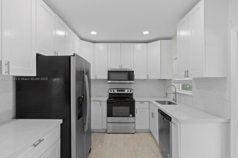 Casa en venta en Fort Lauderdale, Florida, 3 dormitorios, 104.24 m2 № 1758550 - foto 9