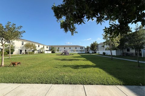 Adosado en venta en Florida City, Florida, 3 dormitorios, 136.19 m2 № 2145687 - foto 3