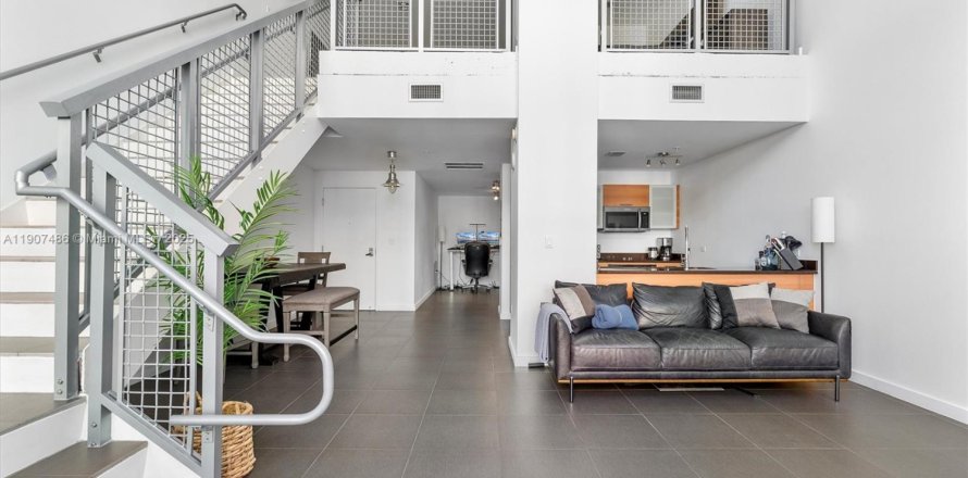 Кондоминиум с 2 спальнями в Майами, Флорида № 1963493