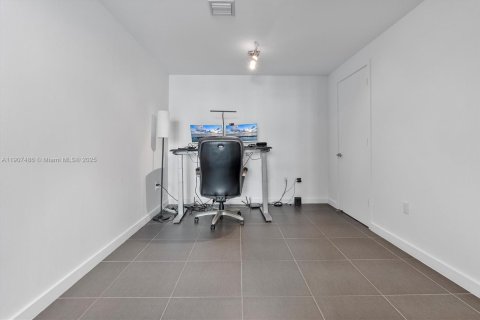 Купить кондоминиум в Майами, Флорида 2 спальни, 116.78м2, № 1963493 - фото 16