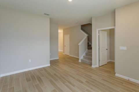 Townhouse in Winter Garden, Florida 3 bedrooms, 160.63 sq.m. № 2387507 - photo 4