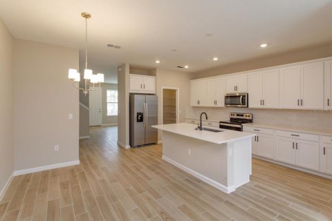 Townhouse in Winter Garden, Florida 3 bedrooms, 160.63 sq.m. № 2387507 - photo 11