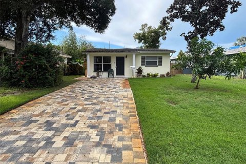 Villa ou maison à Saint Petersburg, Floride 3 chambres, 95.88 m2 № 2383794
