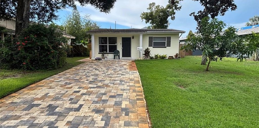 Villa ou maison à Saint Petersburg, Floride 3 chambres, 95.88 m2 № 2383794