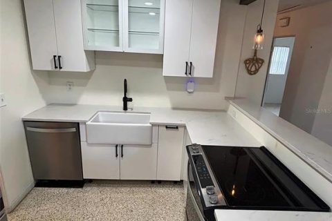 Villa ou maison à louer à Saint Petersburg, Floride: 3 chambres, 95.88 m2 № 2383794 - photo 6