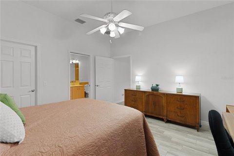 Townhouse in The Villages, Florida 3 bedrooms, 208.47 sq.m. № 1792947 - photo 28