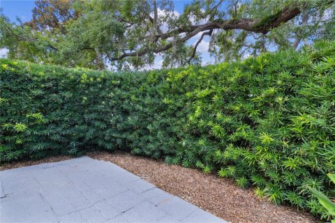 Townhouse in The Villages, Florida 3 bedrooms, 208.47 sq.m. № 1792947 - photo 9