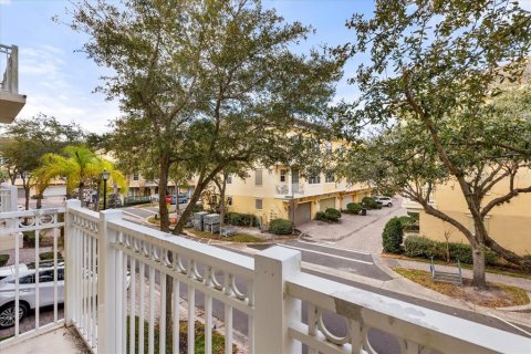 Townhouse in Lake Mary, Florida 4 bedrooms, 225.1 sq.m. № 2221292 - photo 5