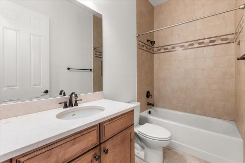 Townhouse in Lake Mary, Florida 4 bedrooms, 225.1 sq.m. № 2221292 - photo 24