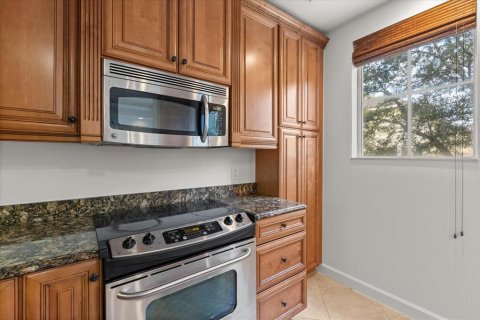 Townhouse in Lake Mary, Florida 4 bedrooms, 225.1 sq.m. № 2221292 - photo 12