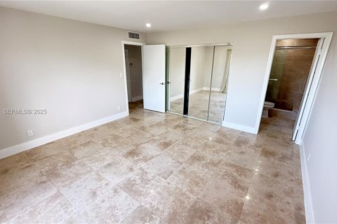 Condo in Dania Beach, Florida, 2 bedrooms  № 1991800 - photo 13