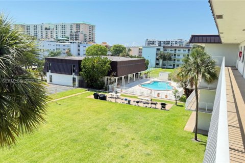 Снять в аренду кондоминиум в Дания-Бич, Флорида 2 спальни, 86.68м2, № 1991800 - фото 3