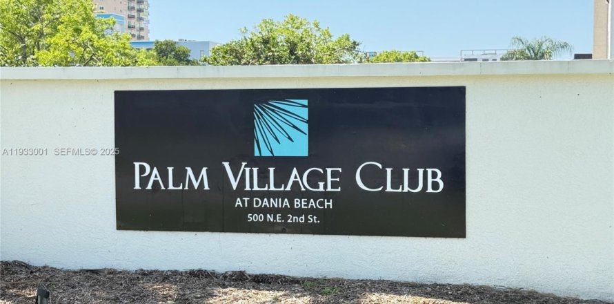 Кондоминиум с 2 спальнями в Дания-Бич, Флорида № 1991800