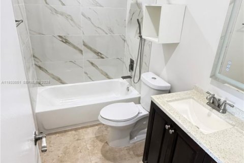 Condo in Dania Beach, Florida, 2 bedrooms  № 1991800 - photo 8