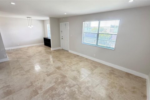 Condo in Dania Beach, Florida, 2 bedrooms  № 1991800 - photo 11