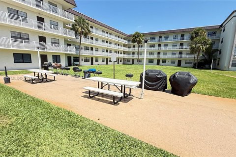 Condo in Dania Beach, Florida, 2 bedrooms  № 1991800 - photo 17