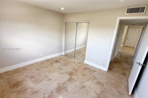 Condo in Dania Beach, Florida, 2 bedrooms  № 1991800 - photo 18