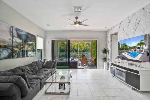 Villa ou maison à vendre à Coral Springs, Floride: 5 chambres, 310.76 m2 № 2190170 - photo 12