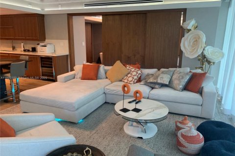 Condo in Surfside, Florida, 2 bedrooms № 2014225