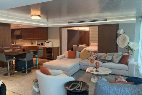 Condo in Surfside, Florida, 2 bedrooms  № 2014225 - photo 4