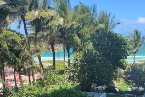 Condo in Surfside, Florida, 2 bedrooms  № 2014225 - photo 26