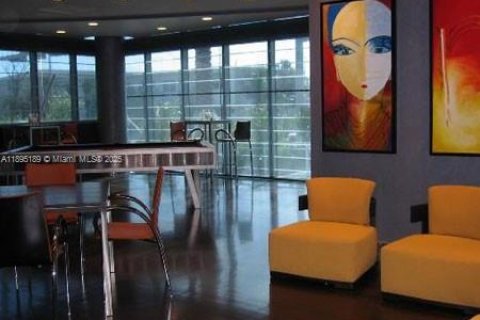 Condo in Surfside, Florida, 2 bedrooms  № 2014225 - photo 28