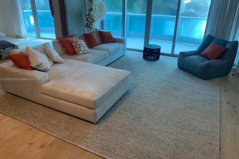 Condo in Surfside, Florida, 2 bedrooms  № 2014225 - photo 5