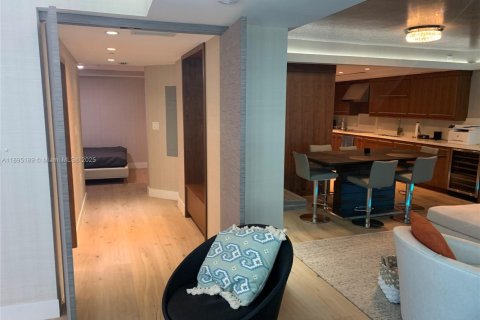 Condo in Surfside, Florida, 2 bedrooms  № 2014225 - photo 20