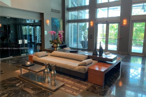 Condo in Surfside, Florida, 2 bedrooms  № 2014225 - photo 22