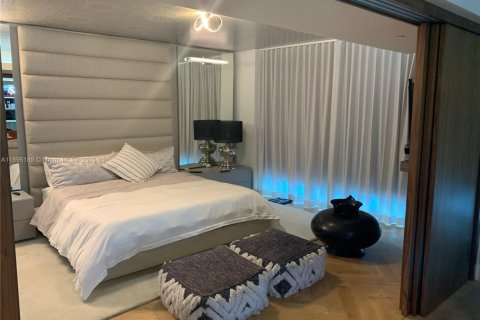 Condo in Surfside, Florida, 2 bedrooms  № 2014225 - photo 13