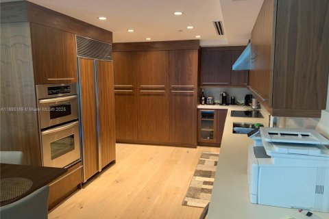 Condo in Surfside, Florida, 2 bedrooms  № 2014225 - photo 6